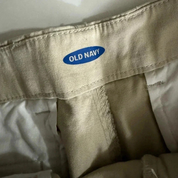Old Navy Broken In Straight Khaki Shorts 10" Inseam at Knee Mens Size 38 - Picture 3 of 7